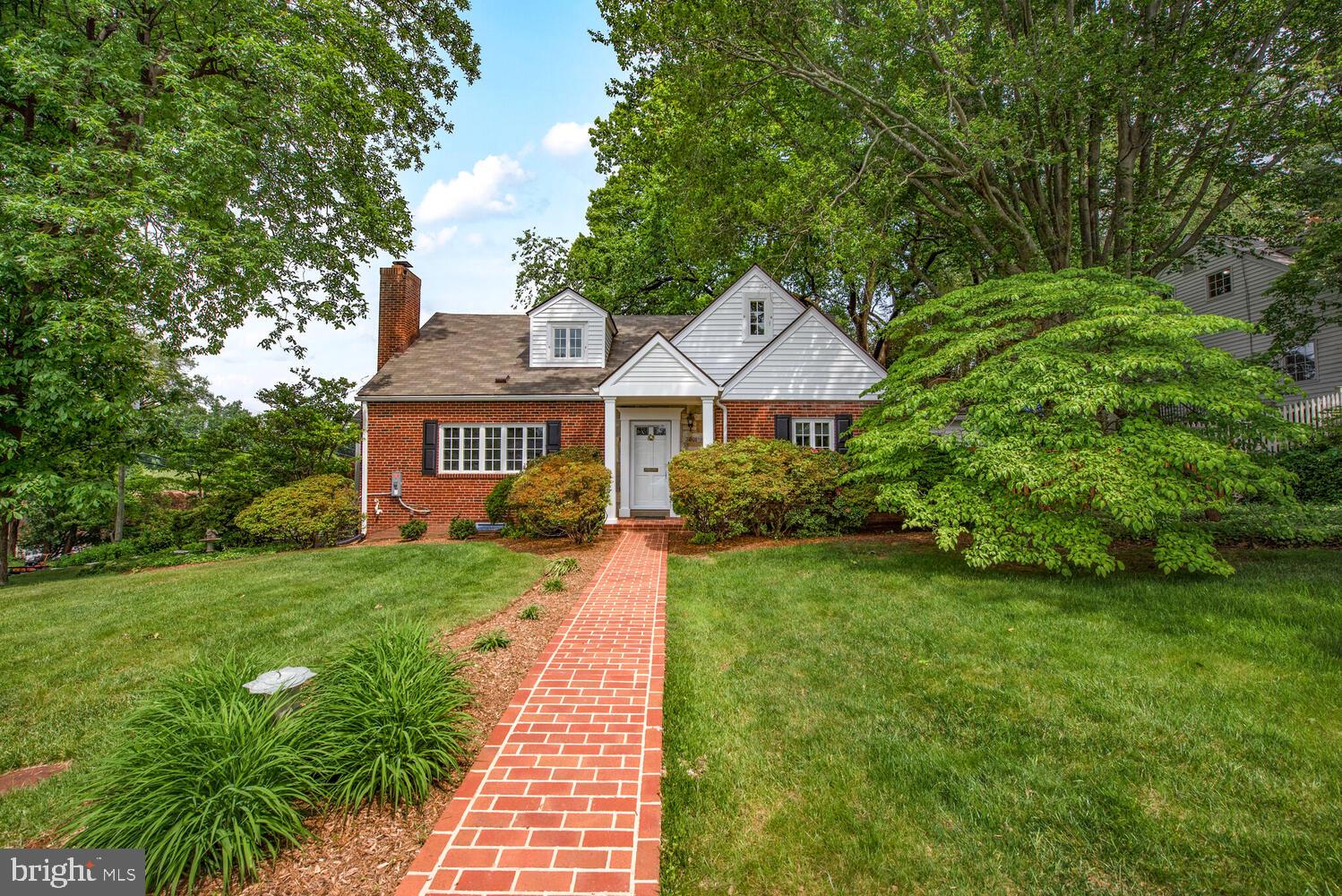 3901 Ridge Road Annandale, VA 22003 - Photo 2 of 21 a front view of a house with yard