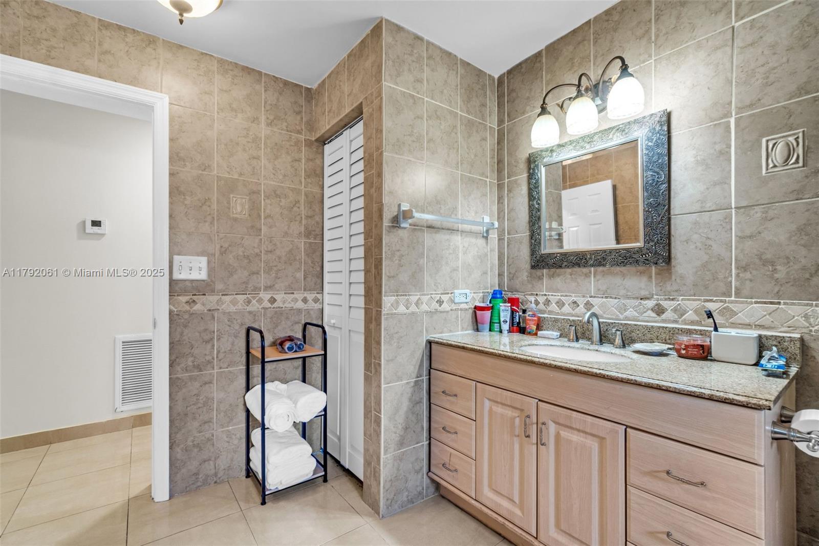 30021 Southwest 160th Avenue Homestead, FL 33033 - Photo 30 of 55 a bathroom with a double vanity sink mirror and bathtub