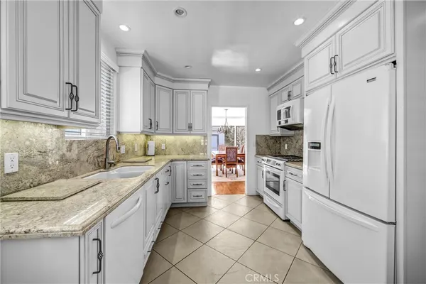 $4,700 | 736 Uclan Drive, Burbank, CA 91504