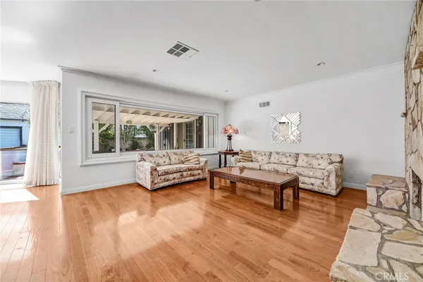 $4,700 | 736 Uclan Drive, Burbank, CA 91504