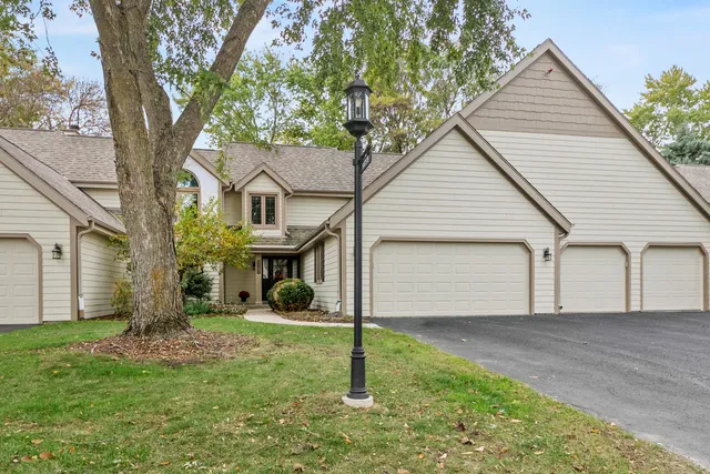 $529,900 | 18675 St Andrews Lane, Unit B, Brookfield, WI 53045