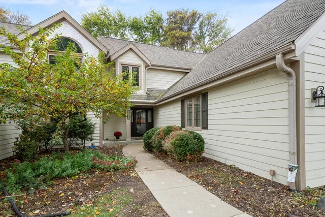 $529,900 | 18675 St Andrews Lane, Unit B, Brookfield, WI 53045