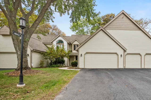 $529,900 | 18675 St Andrews Lane, Unit B, Brookfield, WI 53045