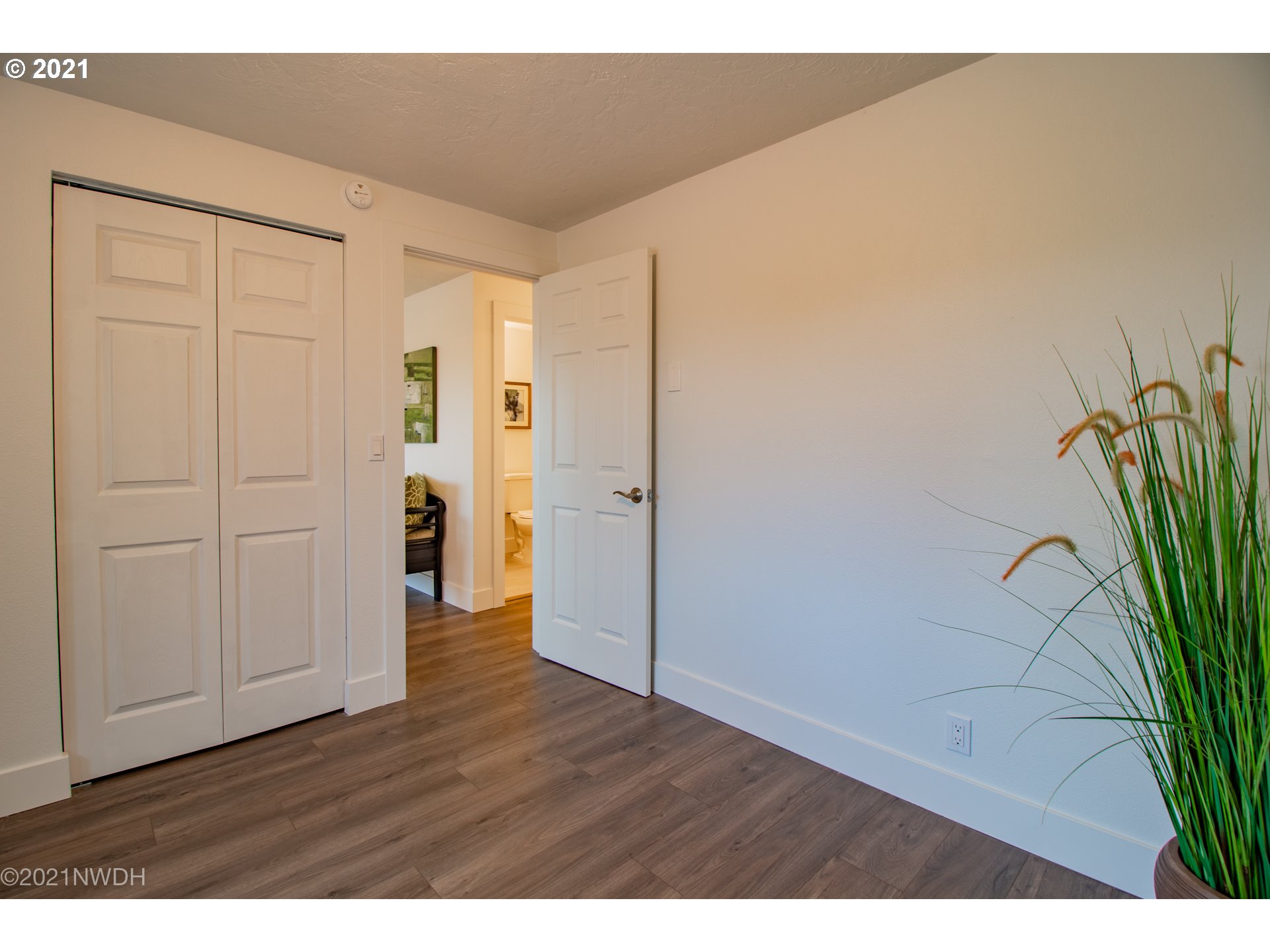 1481 T Street Springfield, OR 97477 - Photo 17 of 21 a view interior of the house