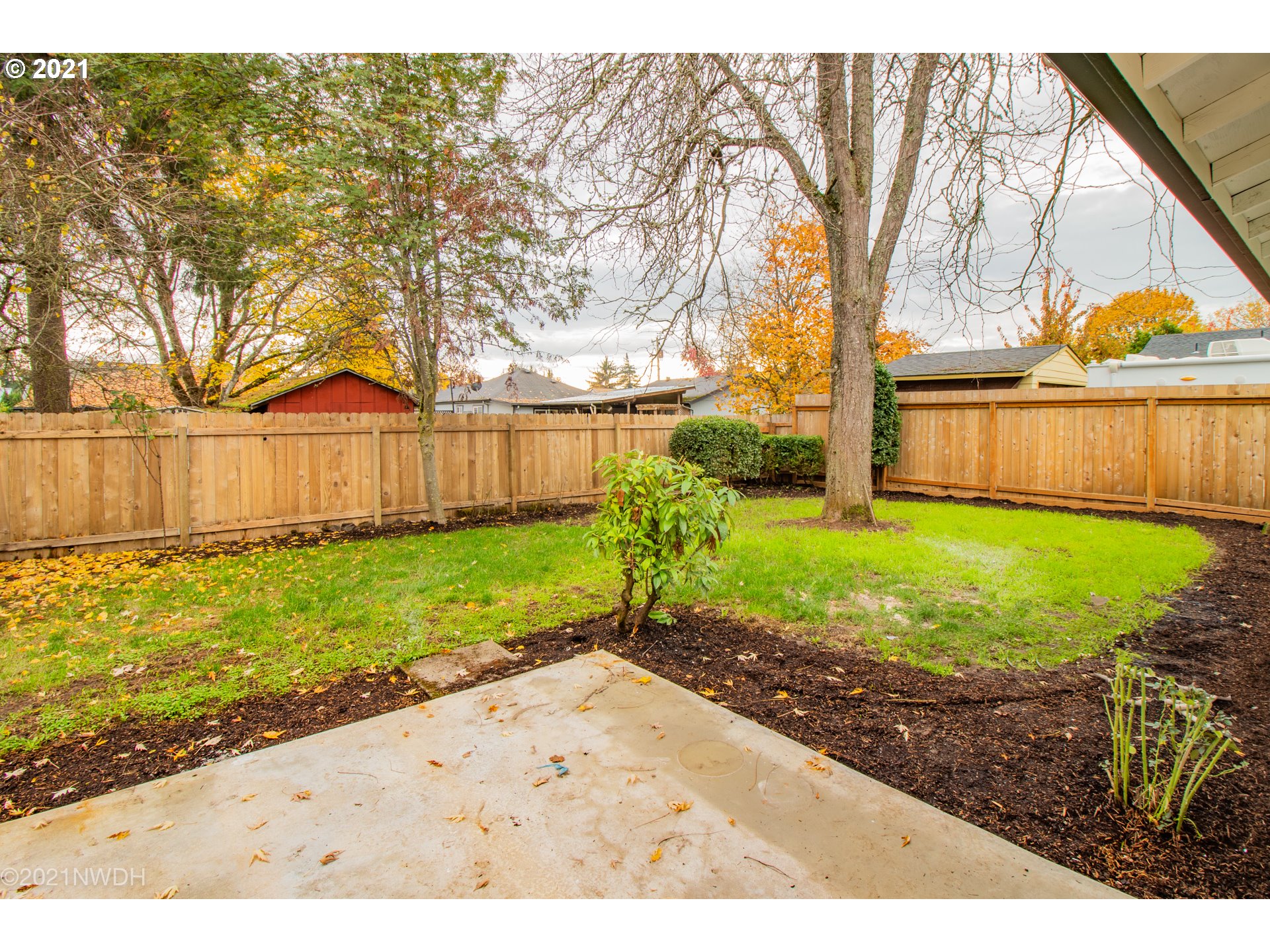 1481 T Street Springfield, OR 97477 - Photo 20 of 21 a view of a backyard with a garden