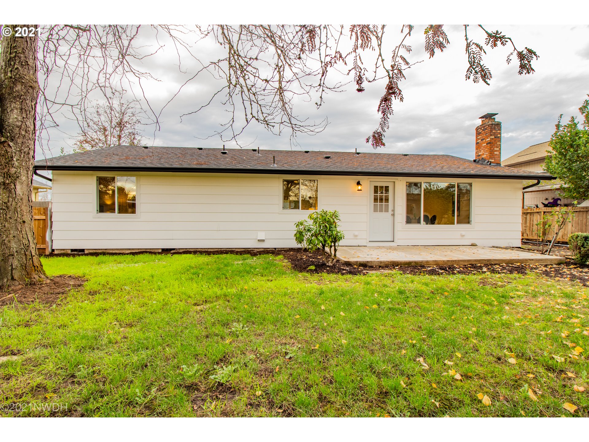 1481 T Street Springfield, OR 97477 - Photo 21 of 21 a front view of a house with garden