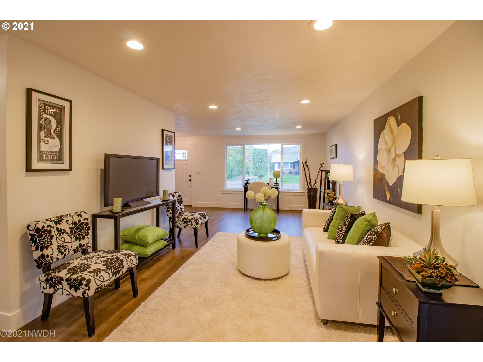 1481 T Street Springfield, OR 97477 - Photo 6 of 21 a living room with furniture and a flat screen tv