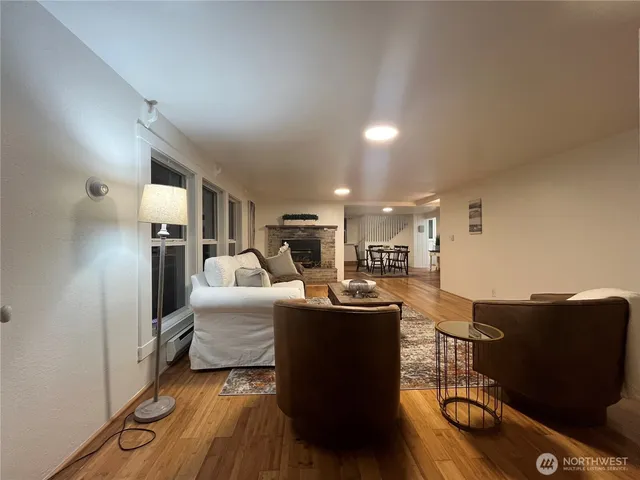 $2,800 | 4420 South 200th Street, Kent, WA 98032