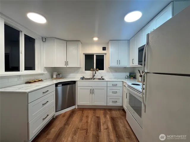 $2,800 | 4420 South 200th Street, Kent, WA 98032