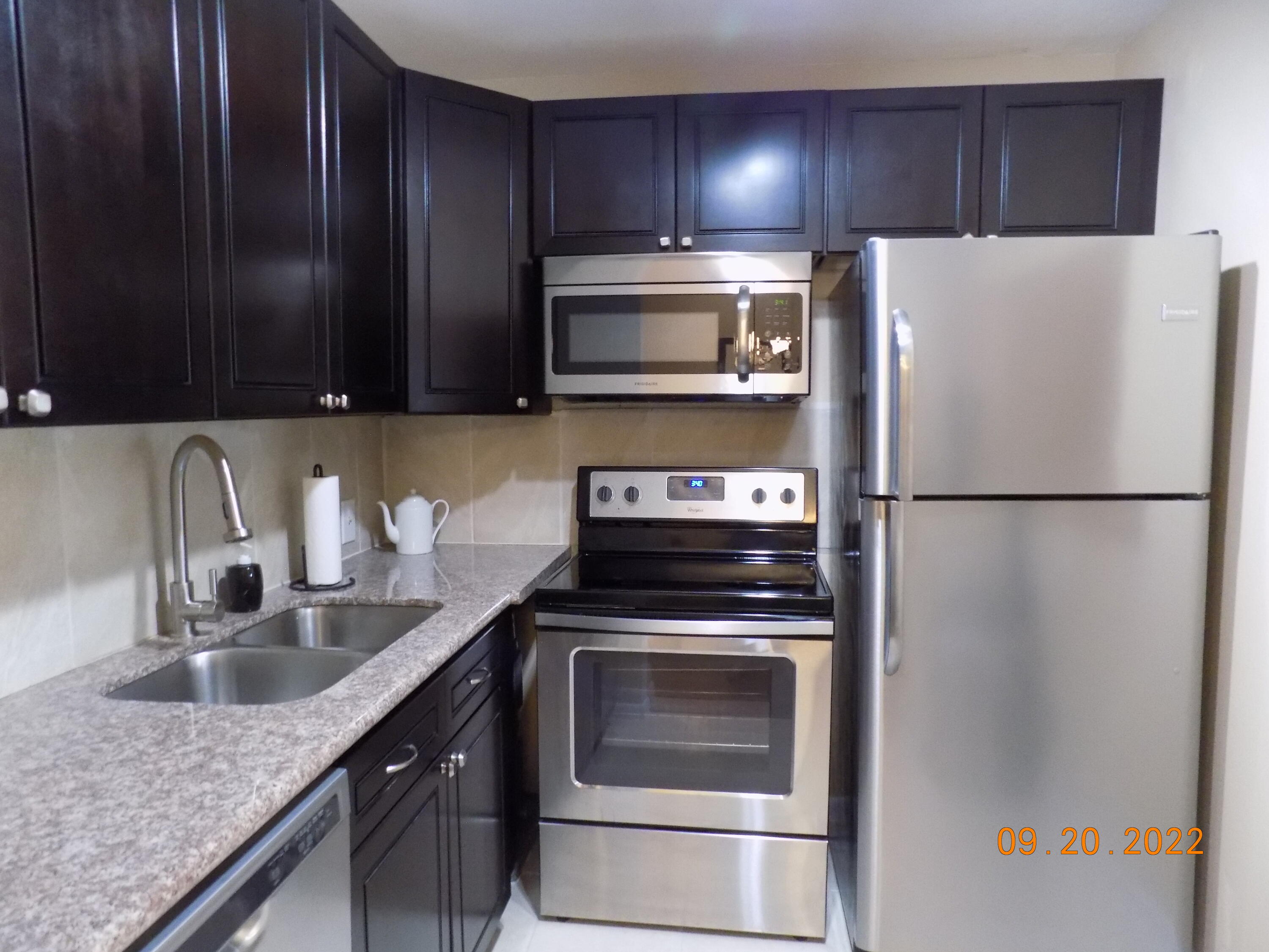 26 Mansfield B Boca Raton, FL 33434 - Photo 2 of 17 KITCHEN 1