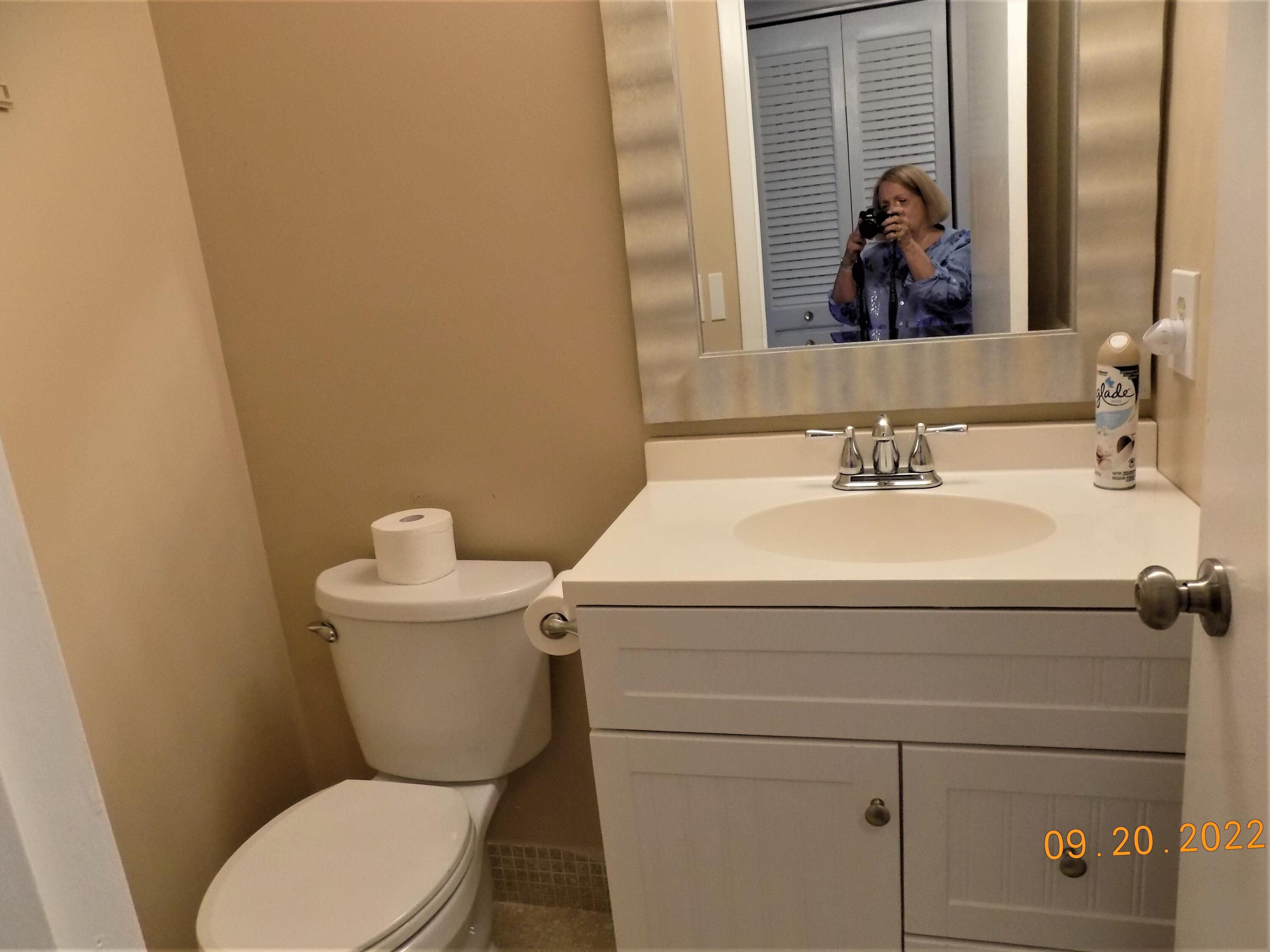 26 Mansfield B Boca Raton, FL 33434 - Photo 9 of 17 HALF BATH