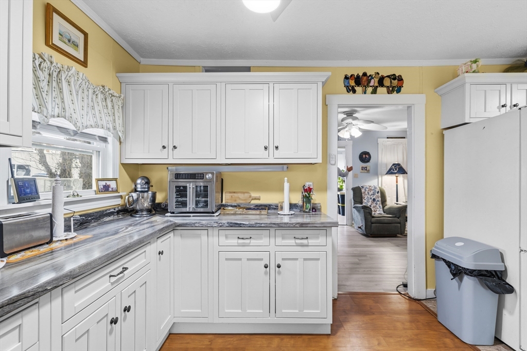 52 Point Street Fairhaven, MA 02719 - Photo 11 of 40