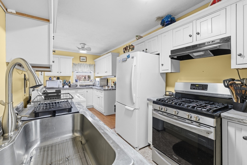 52 Point Street Fairhaven, MA 02719 - Photo 18 of 40