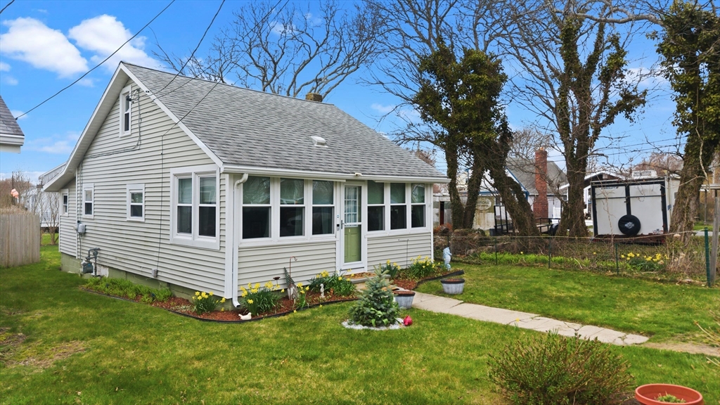 52 Point Street Fairhaven, MA 02719 - Photo 2 of 40