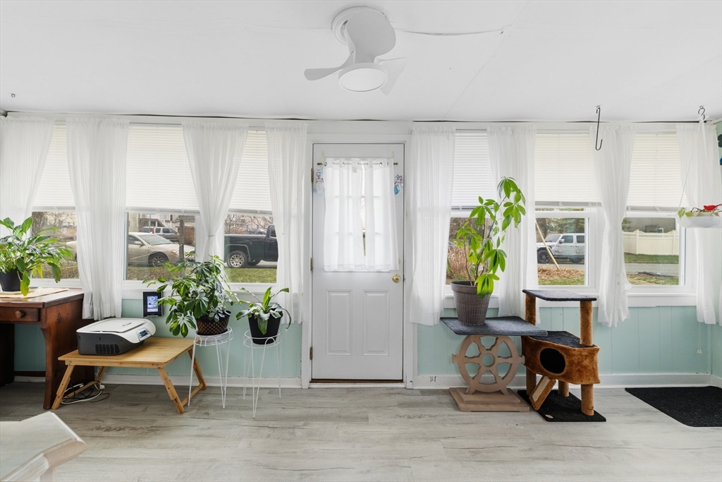 52 Point Street Fairhaven, MA 02719 - Photo 4 of 40