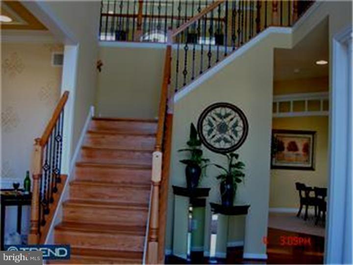 216 Testaverde Road Newark, DE 19702 - Photo 2 of 17 Foyer