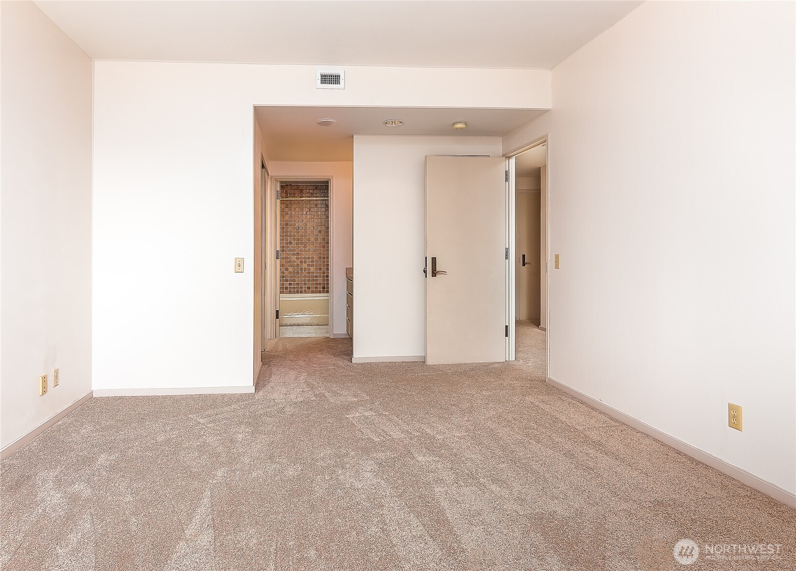 1301 Spring Street, Unit 8C Seattle, WA 98104 - Photo 27 of 31
