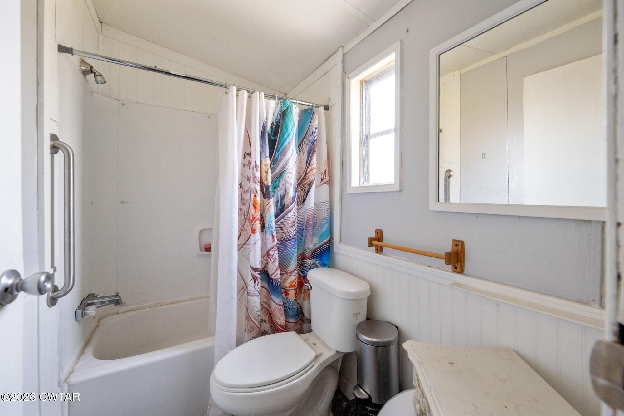 21 Deercrest Lane Lexington, TN 38351 - Photo 15 of 24 a bathroom with a toilet a sink and bathtub
