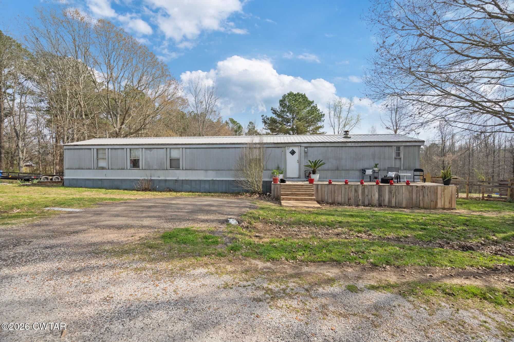 21 Deercrest Lane Lexington, TN 38351 - Photo 2 of 24 a view of a house with a yard