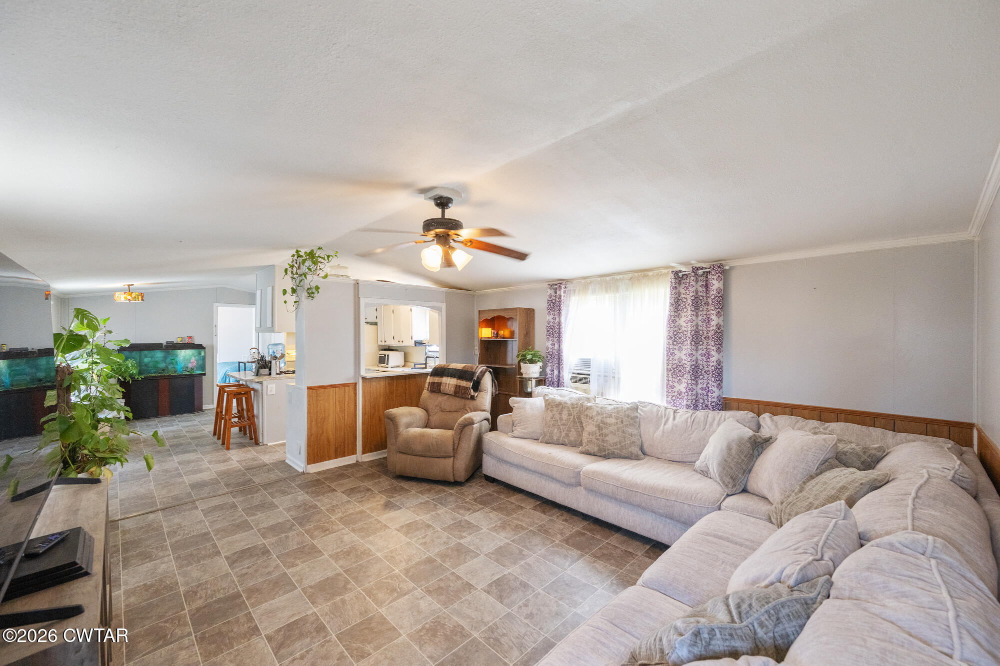 21 Deercrest Lane Lexington, TN 38351 - Photo 4 of 24 a living room with furniture and a chandelier