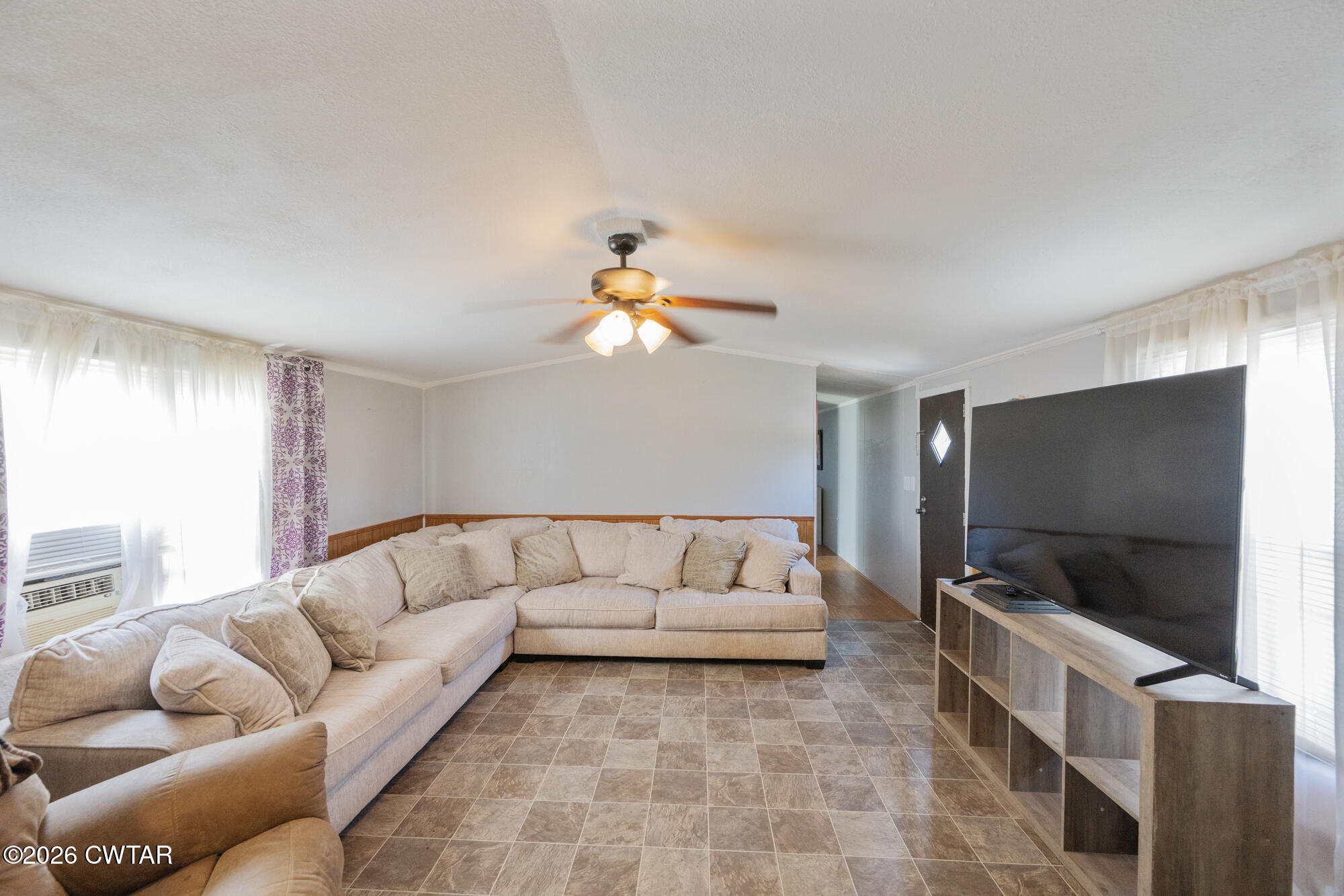 21 Deercrest Lane Lexington, TN 38351 - Photo 5 of 24 a living room with furniture and a flat screen tv