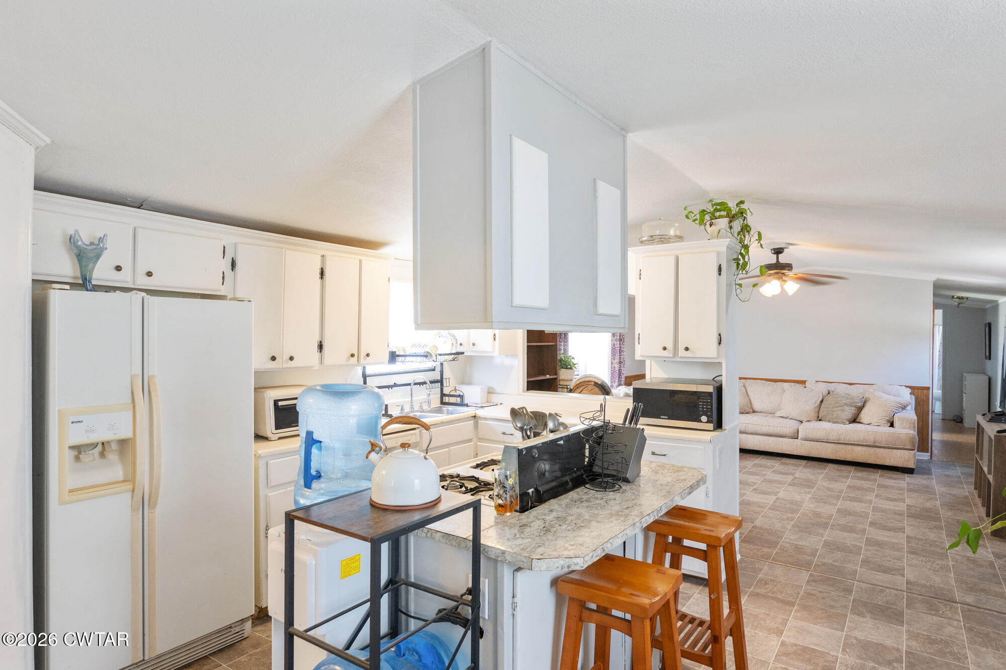 21 Deercrest Lane Lexington, TN 38351 - Photo 6 of 24 a living room with furniture white walls and white appliances