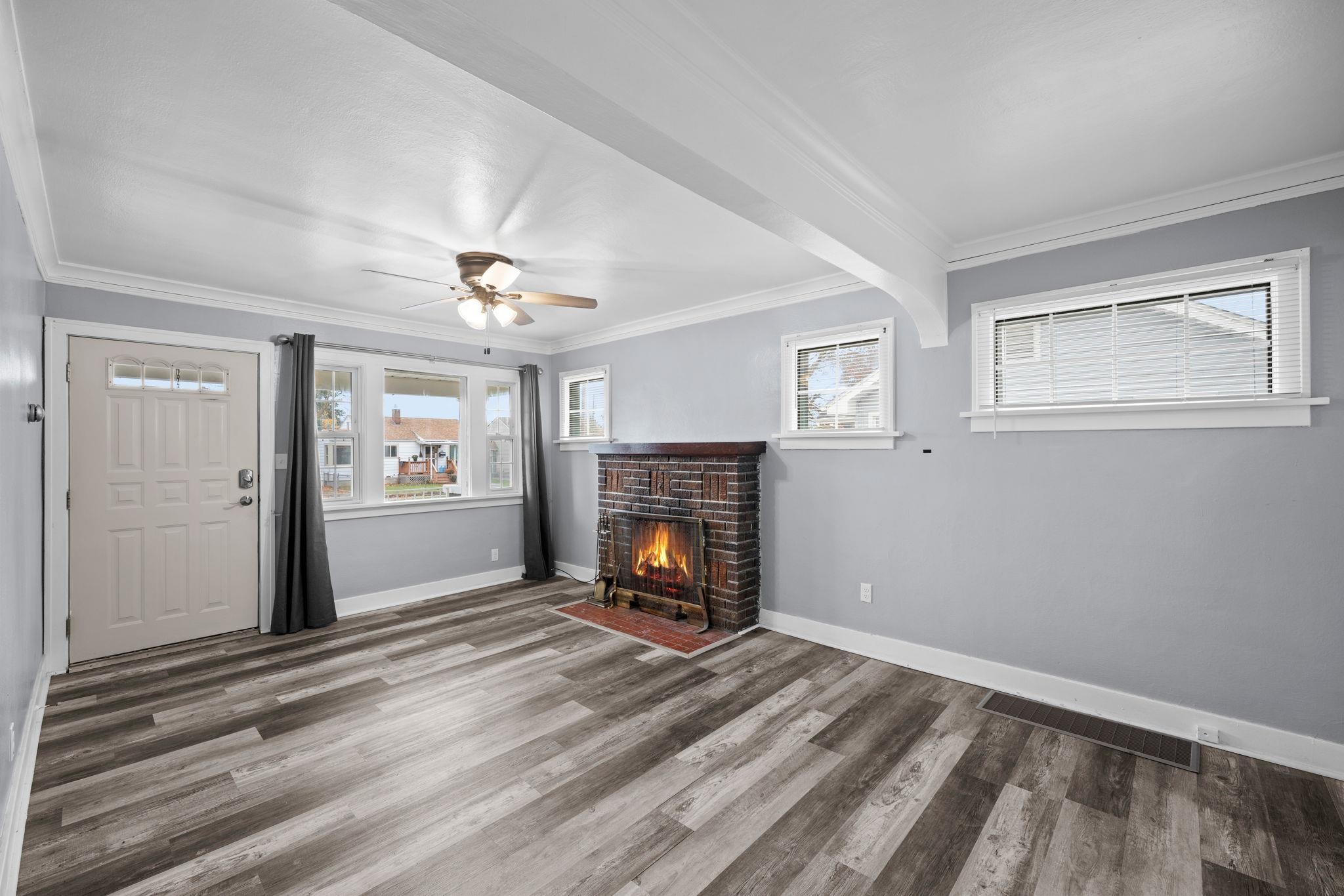 1103 East Longfellow Avenue Spokane, WA 99207 - Photo 4 of 31