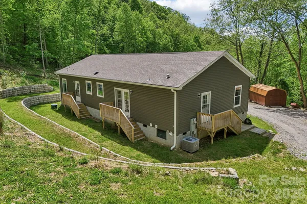 $875,000 | 590 Willow Lane, Marshall, NC 28753