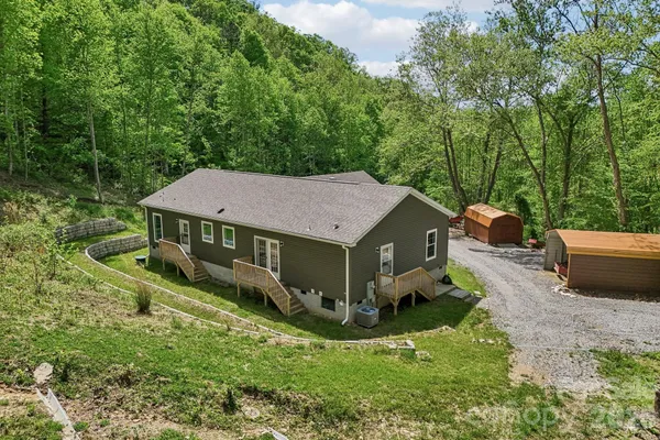$875,000 | 590 Willow Lane, Marshall, NC 28753