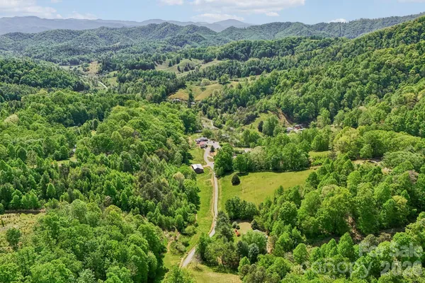 $875,000 | 590 Willow Lane, Marshall, NC 28753