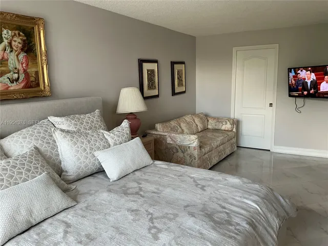 $2,399 | 400 Leslie Drive, Unit 207, Hallandale Beach, FL 33009