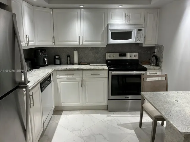 $2,399 | 400 Leslie Drive, Unit 207, Hallandale Beach, FL 33009