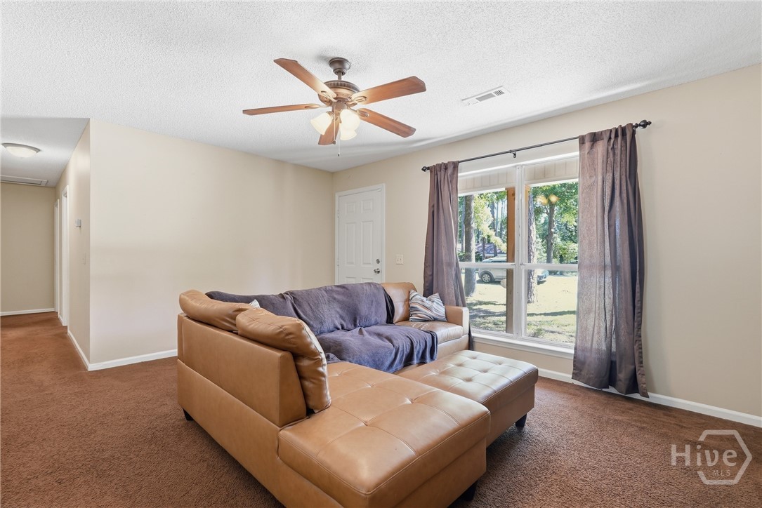 1014 Ash St Extension Springfield, GA 31329 - Photo 8 of 26 Living room