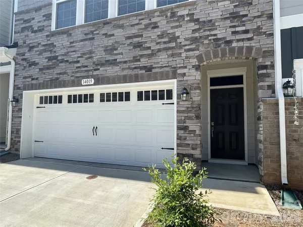 $3,050 | 14019 Martin Hl Way, Charlotte, NC 28277