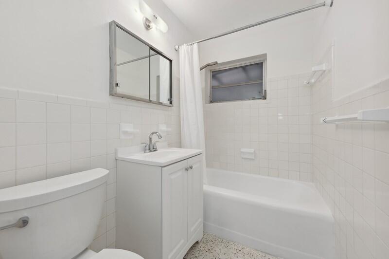 490 Northeast 5th Circle Boca Raton, FL 33431 - Photo 11 of 17 11_490NE5thCir_8_Bathroom_FlexMLS800x600