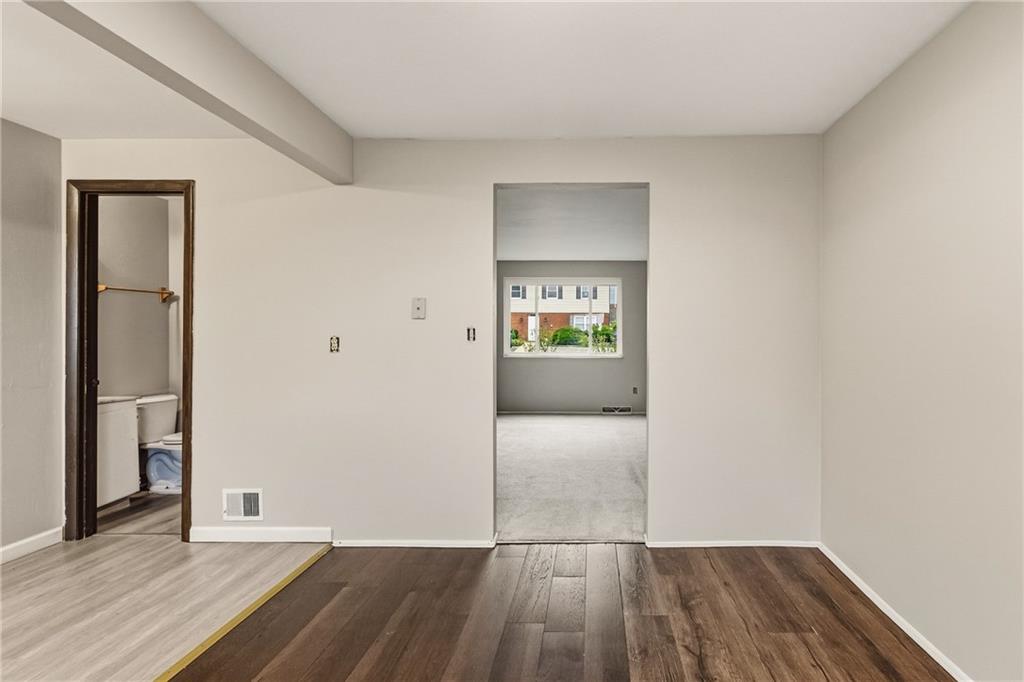 498 Maple Road Pittsburgh, PA 15239 - Photo 4 of 17 Gallery Image 4