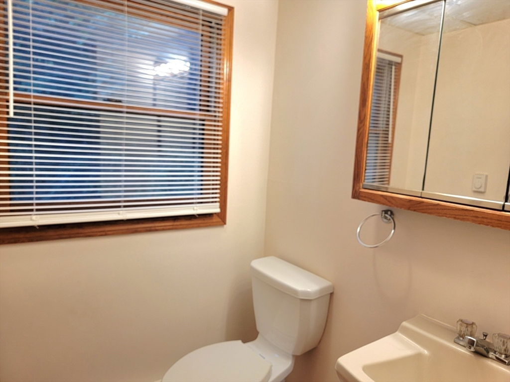 18 Apthorp Street, Unit E Quincy, MA 02170 - Photo 5 of 13