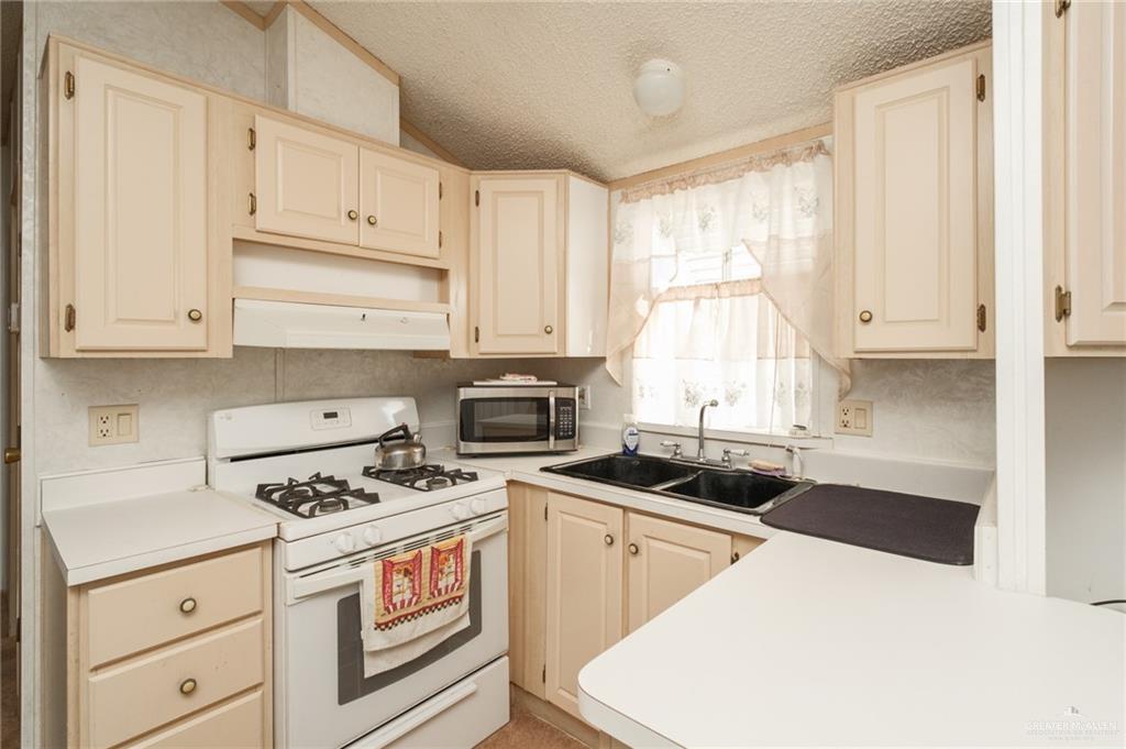 215 South Valley View Road, Unit 115 Donna, TX 78537 - Photo 7 of 20