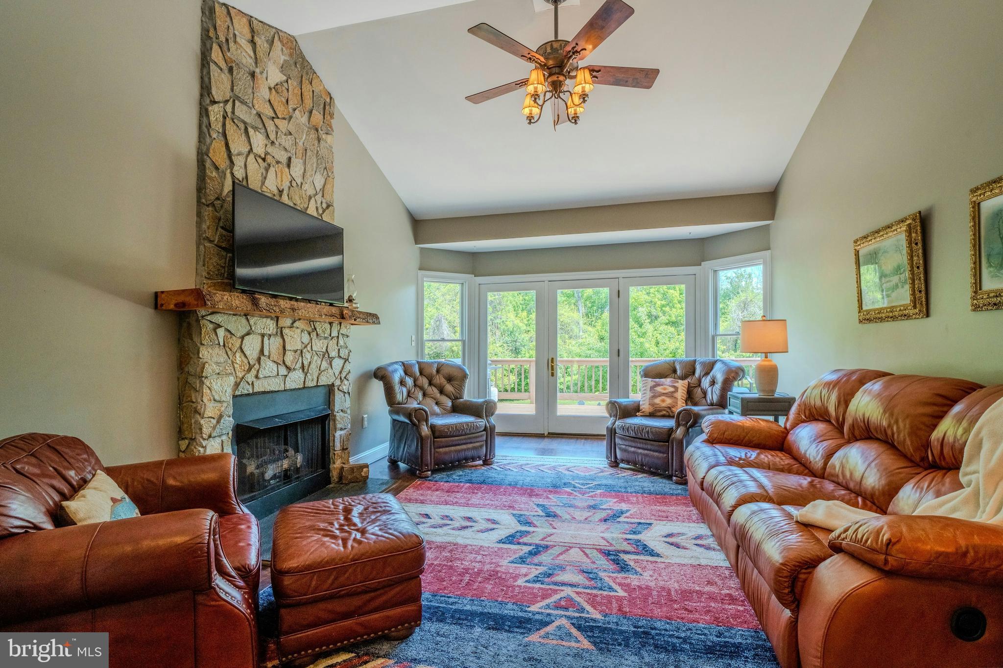 11404 Russell Road Purcellville, VA 20132 - Photo 16 of 52 Great Room