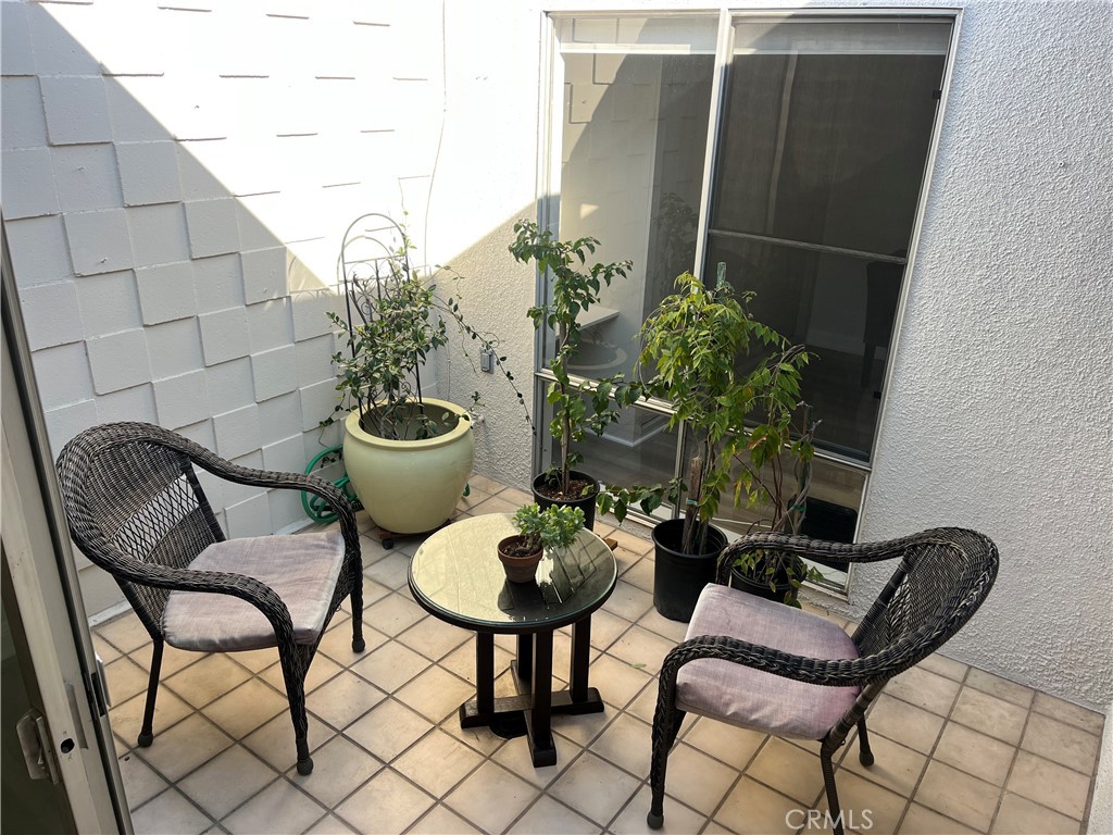 13120 Del Monte Drive, Unit 47G Seal Beach, CA 90740 - Photo 21 of 42 a table and chairs in a potted flower pot