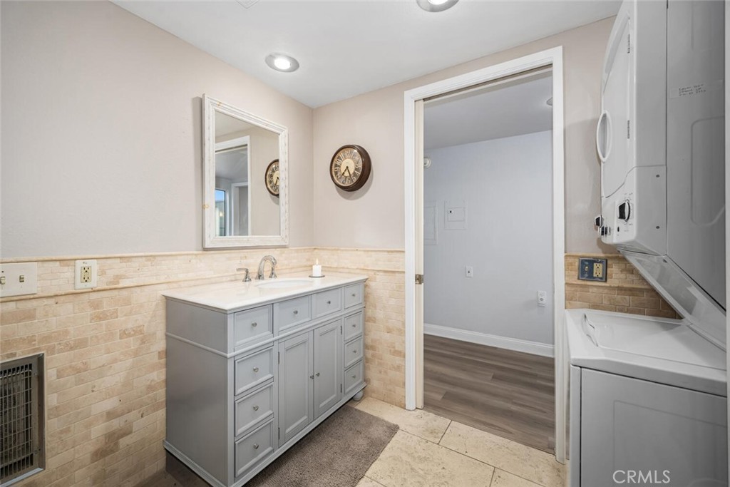 13120 Del Monte Drive, Unit 47G Seal Beach, CA 90740 - Photo 29 of 42 a bathroom with a sink and a mirror