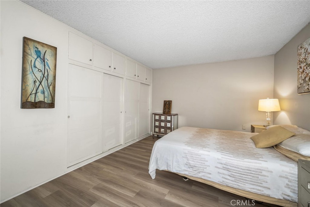 13120 Del Monte Drive, Unit 47G Seal Beach, CA 90740 - Photo 34 of 42 a bedroom with a bed and a lamp