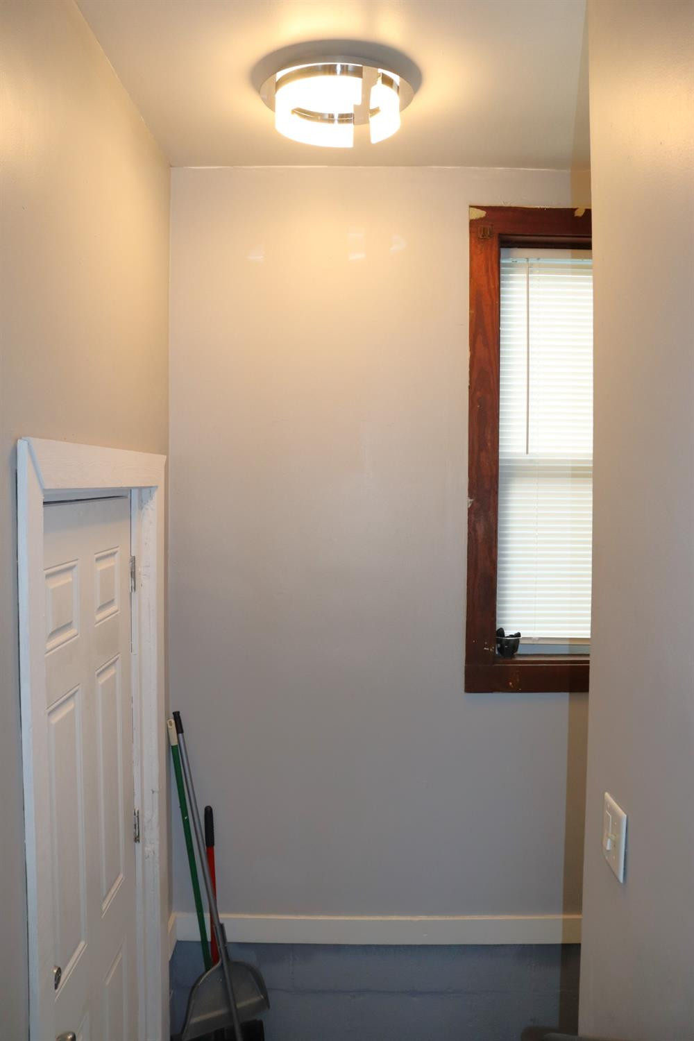 528 Mount Street Gary, IN 46406 - Photo 20 of 29 a view of a hallway with windows
