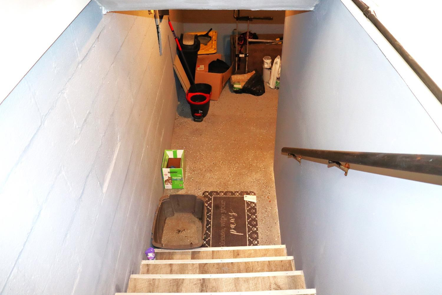 528 Mount Street Gary, IN 46406 - Photo 21 of 29 a bathroom with a bathtub and a window
