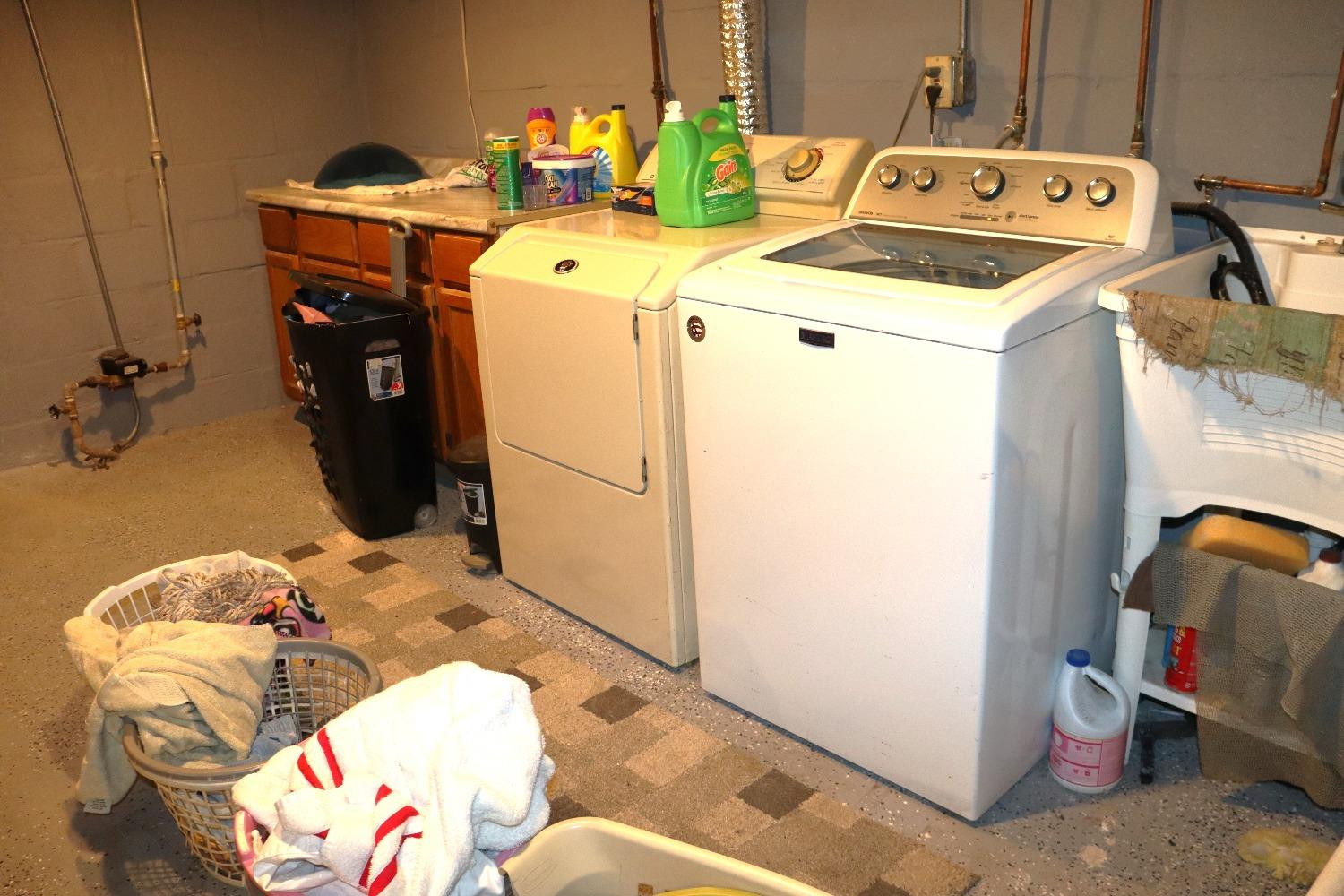 528 Mount Street Gary, IN 46406 - Photo 23 of 29 a utility room with dryer and washer