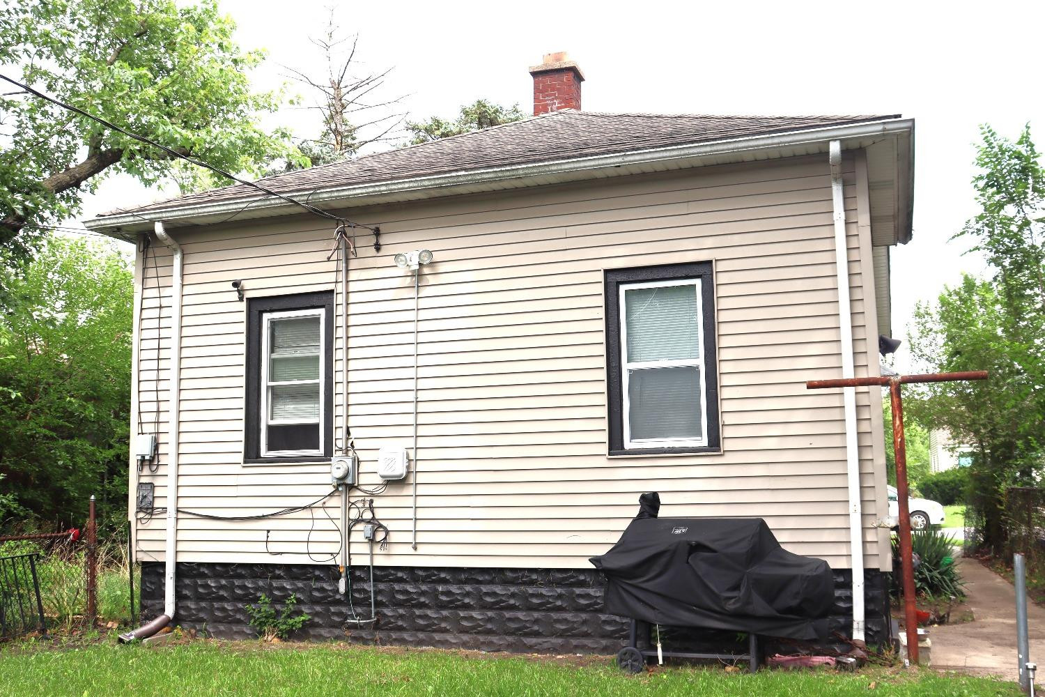 528 Mount Street Gary, IN 46406 - Photo 25 of 29 a front view of a house with a yard