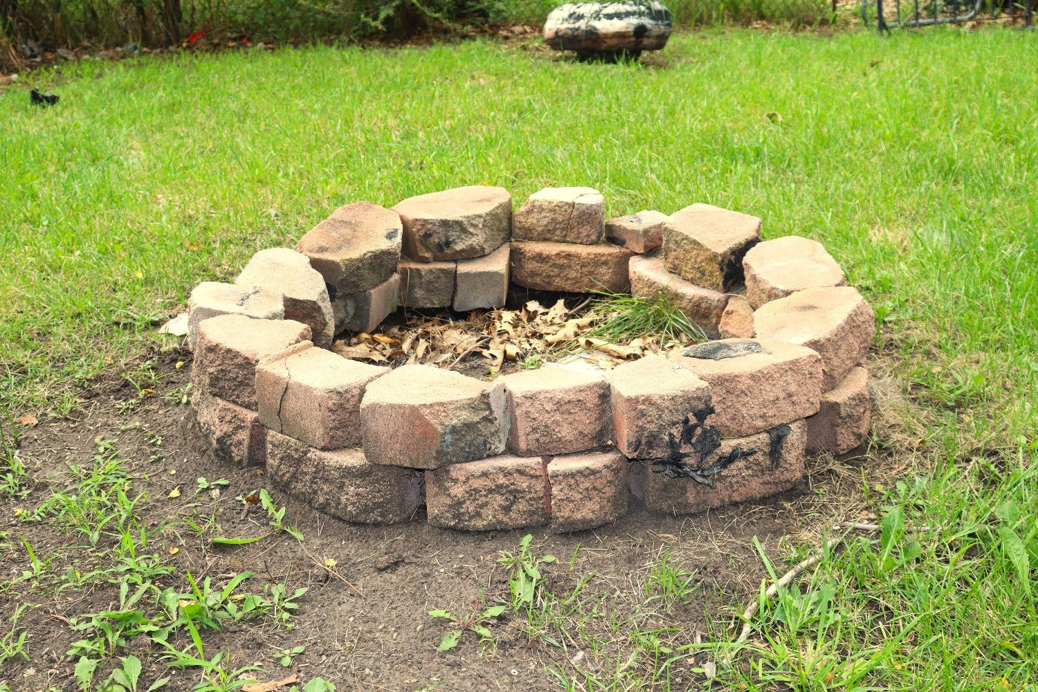 528 Mount Street Gary, IN 46406 - Photo 27 of 29 a view of backyard with table and chairs plants and outdoor seating