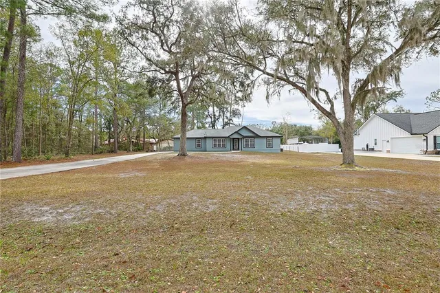a view of yard with tree s