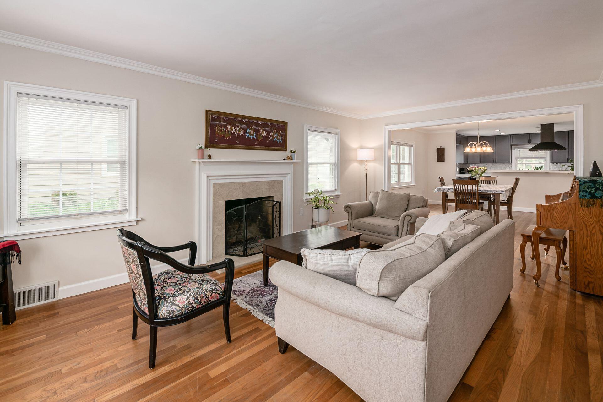 281 South Broadleigh Road Columbus, OH 43209 - Photo 8 of 44 009__L 281 S Broadleigh Rd027