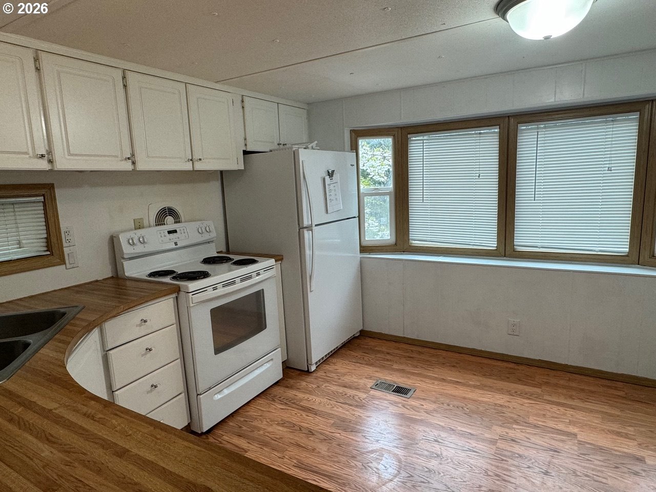 1600 Rhododendron Drive, Unit 293 Florence, OR 97439 - Photo 14 of 26 a kitchen with a stove a fridge and a window